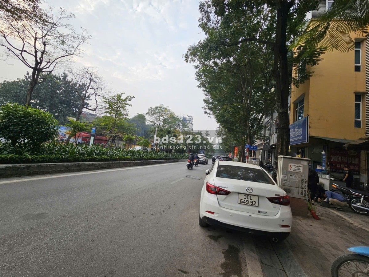 “Hồ Tây đẹp nhất chiều tà, Còn đây là căn nhà khiến ta…