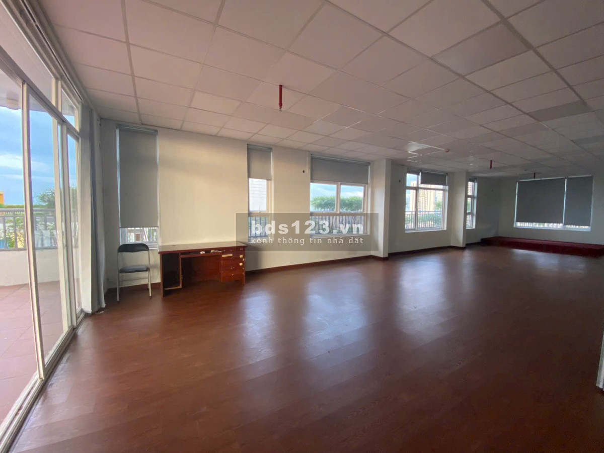 Tòa nhà Charmington La Pointe cho thuê Penhouse làm văn phòng - Quận 10