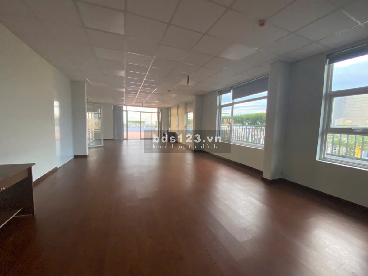 Tòa nhà Charmington La Pointe cho thuê Penhouse làm văn phòng - Quận 10