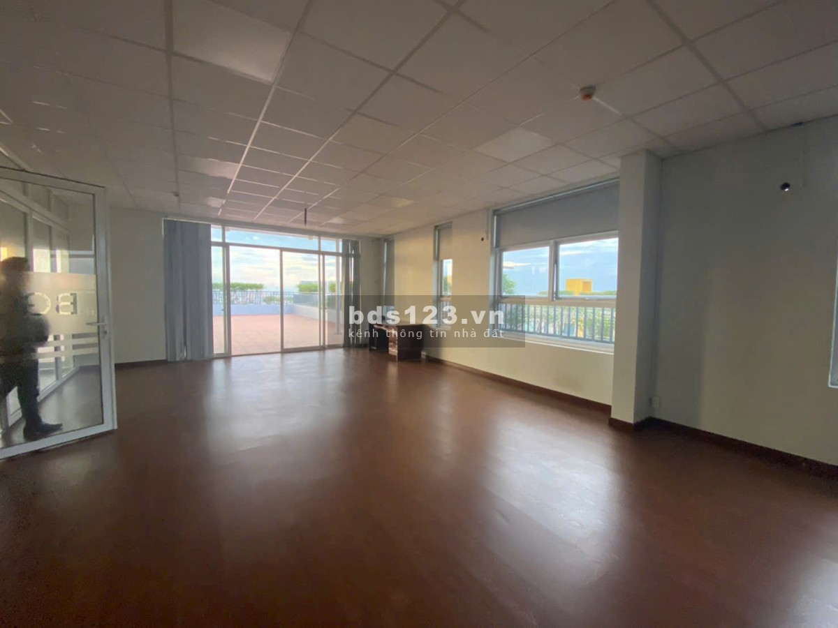 Tòa nhà Charmington La Pointe cho thuê Penhouse làm văn phòng - Quận 10