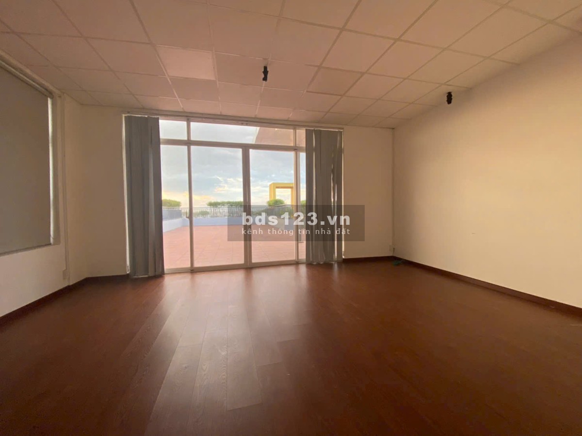 Tòa nhà Charmington La Pointe cho thuê Penhouse làm văn phòng - Quận 10