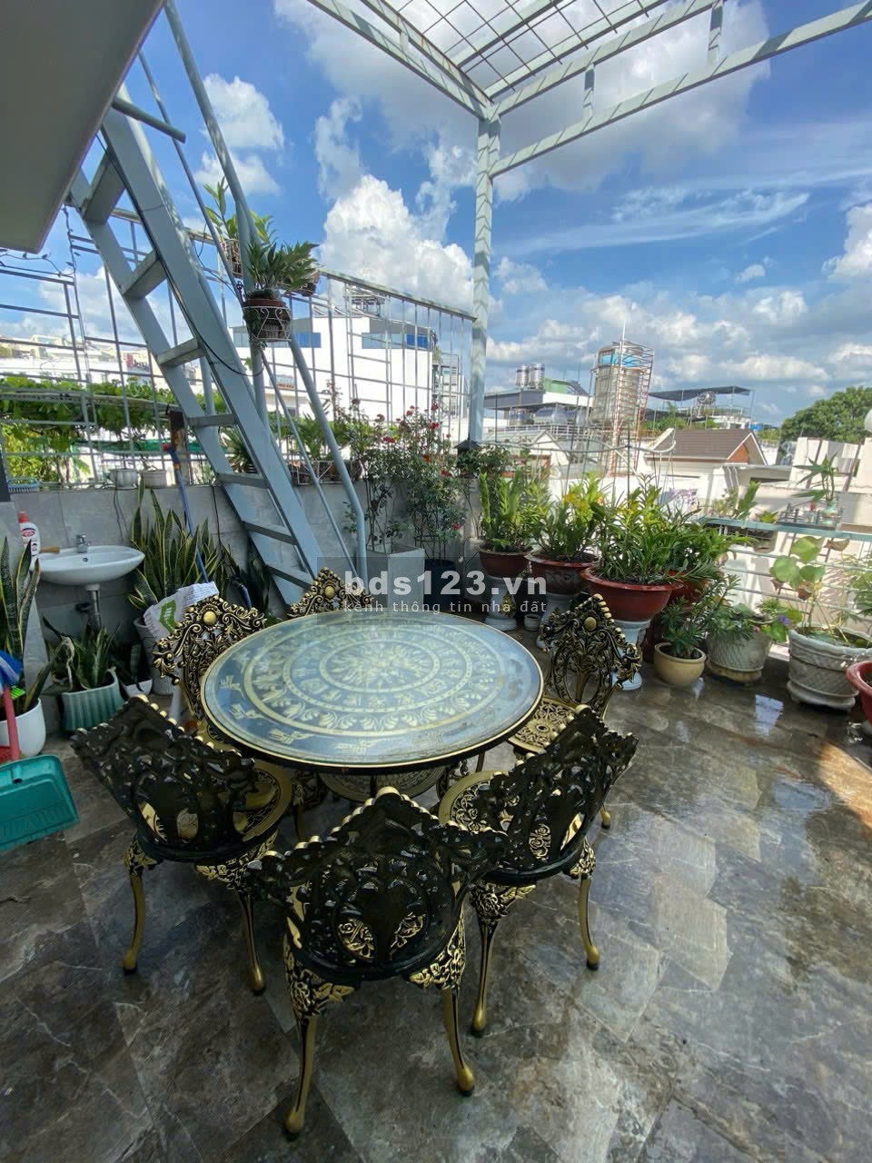 Bán nhà 2 mặt tiền 1 trệt 4 lầu 1 sân thượng Bạch Đằng TB