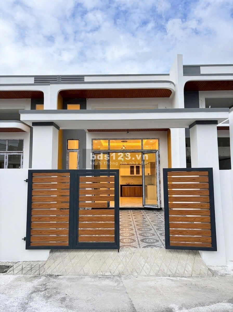 1TY 4XX - CẦM CHÌA KHÓA NHÀ RIÊNG GẦN HƯƠNG LỘ 15