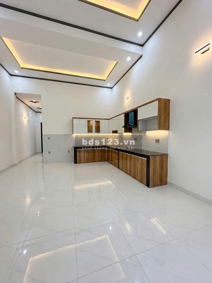 1TY 4XX - CẦM CHÌA KHÓA NHÀ RIÊNG GẦN HƯƠNG LỘ 15