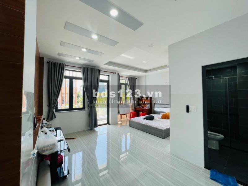 Bán Nhà 4 Tầng, Gần BV Lê Văn Thịnh Q.2 Cũ, 99m2, HXH. Giá 8.X Tỷ