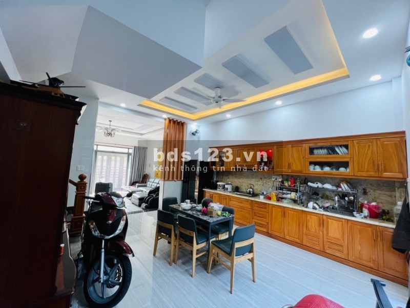 Bán Nhà 4 Tầng, Gần BV Lê Văn Thịnh Q.2 Cũ, 99m2, HXH. Giá 8.X Tỷ