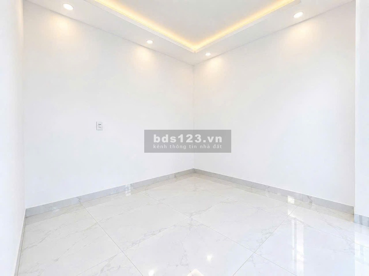 NHÀ 1 TRỆT 1 LẦU – ĐẸP, RỘNG, SỔ RIÊNG, THỔ CƯ 100% GẦN…
