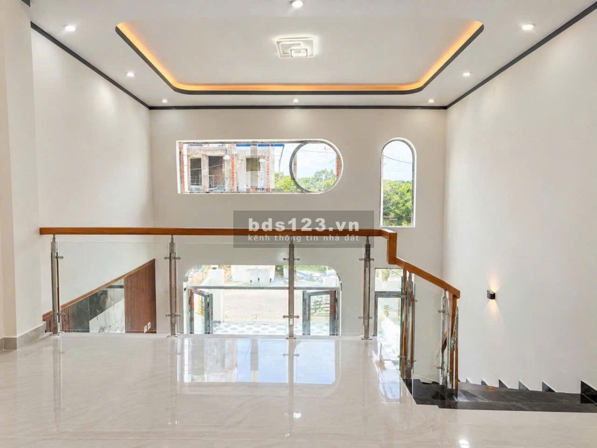 Nhà tân triều giá rẻ 1 tỷ 630 - SHR full thổ có sân ô tô rộng rãi