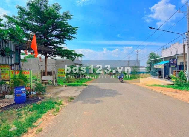 Ngộp 3 lô 15x38=570m2 thổ cư sát KCN Becamex tiện xây trọ giá 380tr