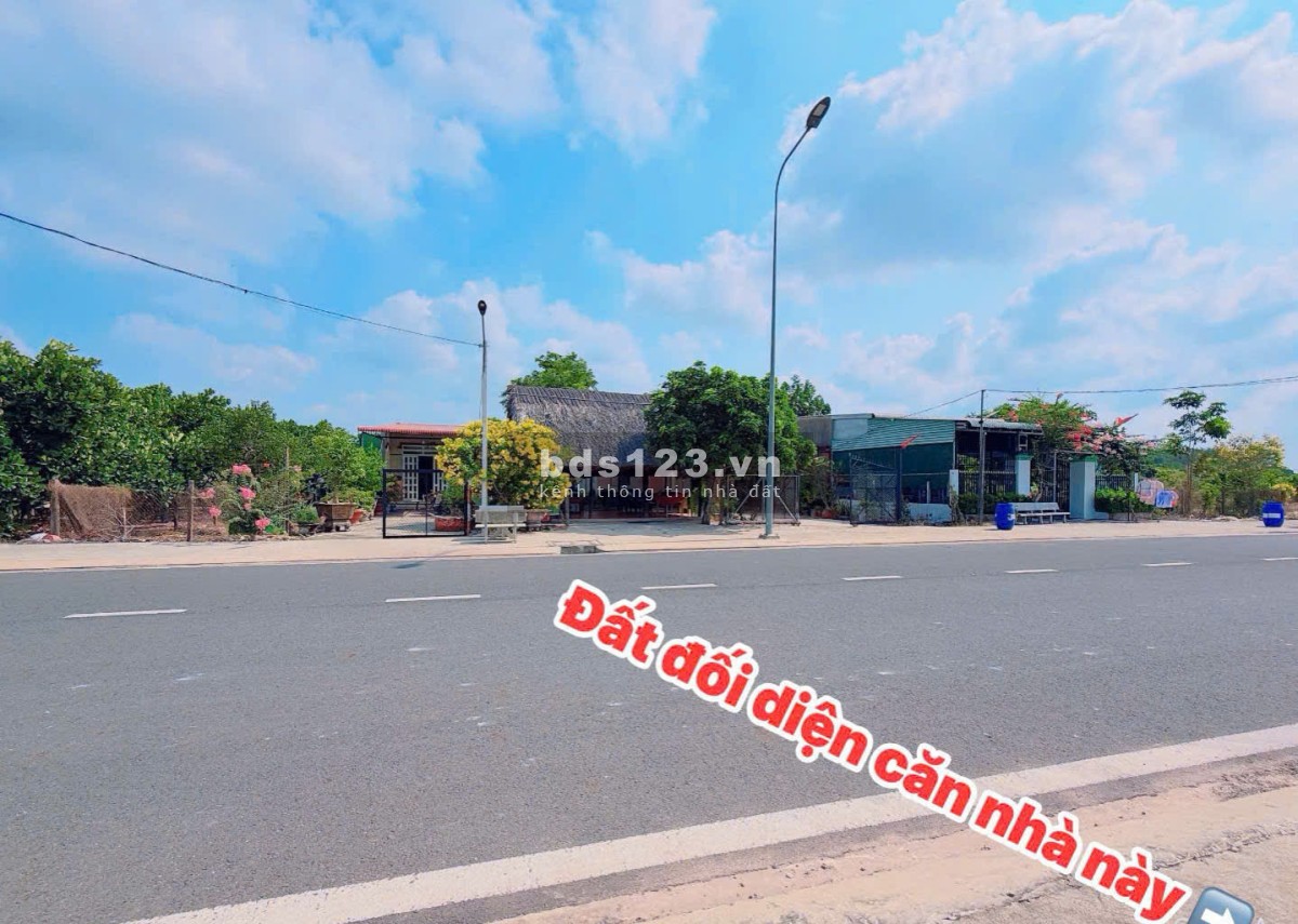 Ngộp 3 lô 15x38=570m2 thổ cư sát KCN Becamex tiện xây trọ giá 380tr