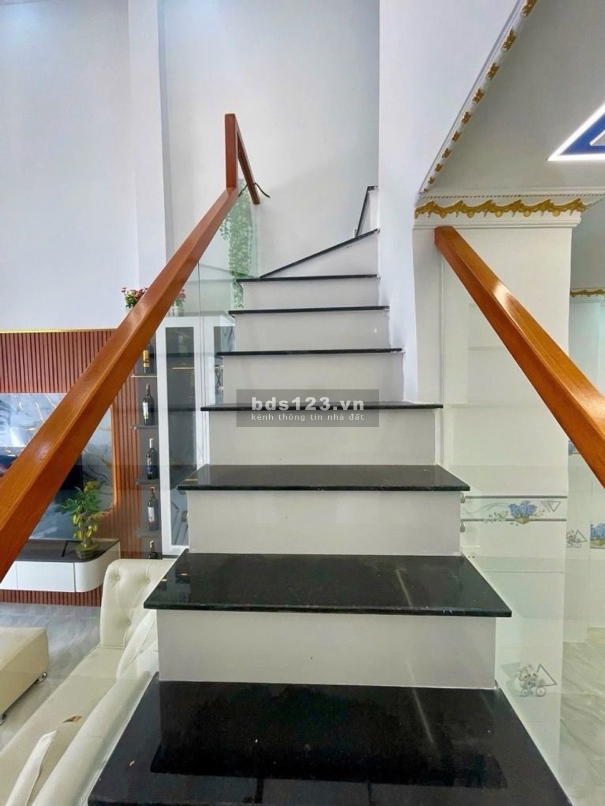 Nhà mới keng 40m2 tặng full nội thất 2 tầng xe hơi quay đầu…