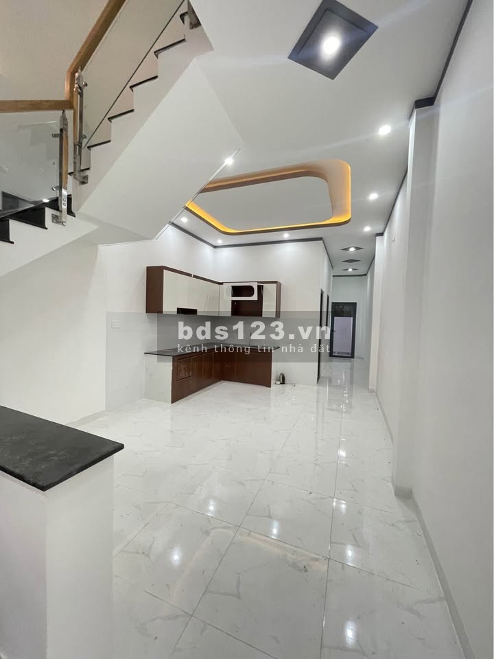 Bán nhà 1 lầu ngay cây xăng 26 giá chỉ 2 tỷ 1 còn thương lượng