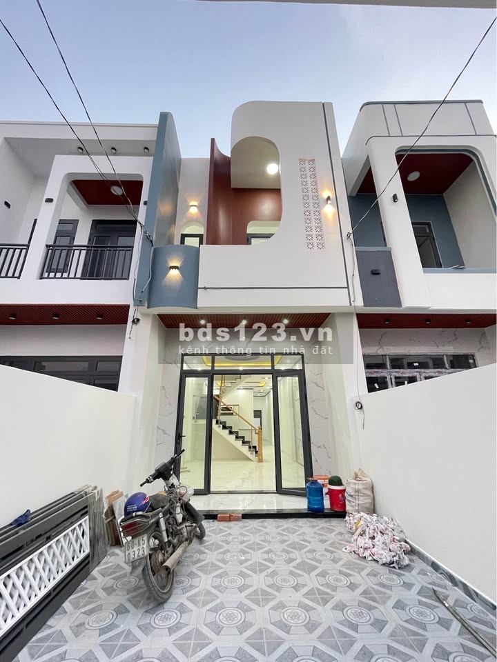 Bán nhà 1 lầu ngay cây xăng 26 giá chỉ 2 tỷ 1 còn thương lượng