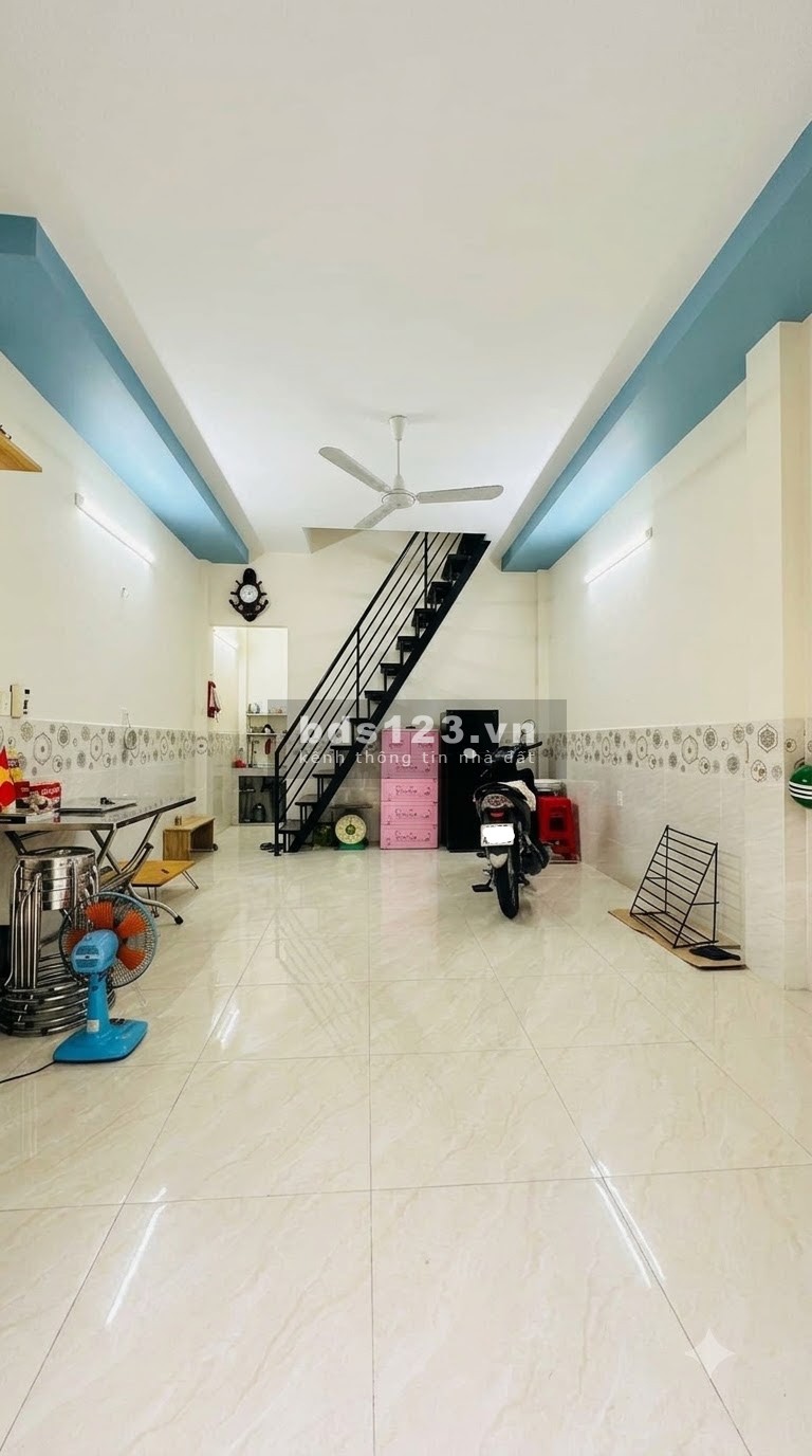Bán Nhà Quận Tân Phú Lê Trọng Tấn – 32m2 Hẻm Xe Hơi, Gần…