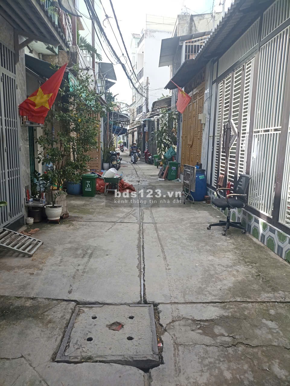 Bán Nhà Quận Tân Phú Lê Trọng Tấn – 32m2 Hẻm Xe Hơi, Gần…