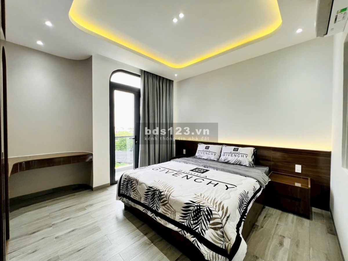 Hạ 400tr bán nhà phố xây mới 5 tầng thang máy, sân đậu 2 ô…