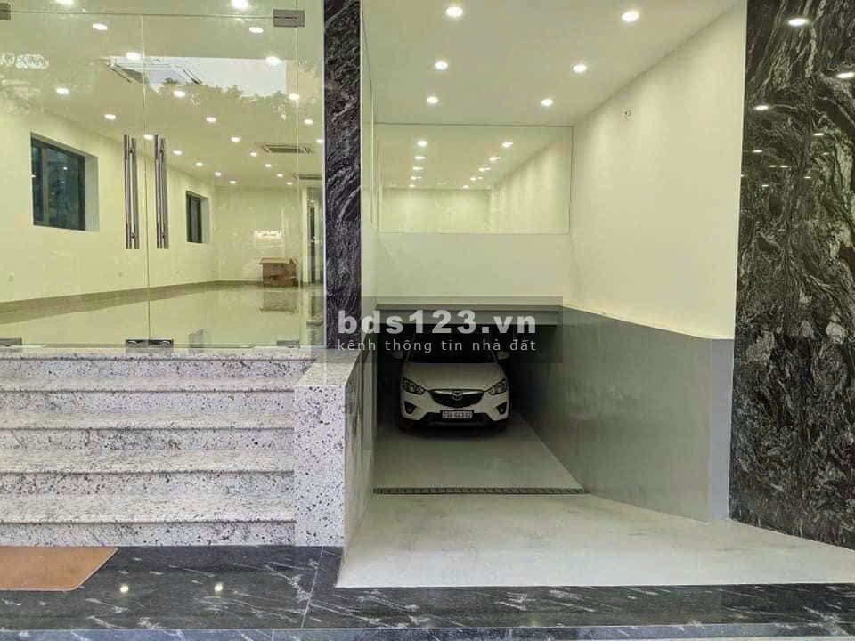 Cho thuê nhà 5 tầng, vị trí vàng trung tâm Hà Nội làm văn…