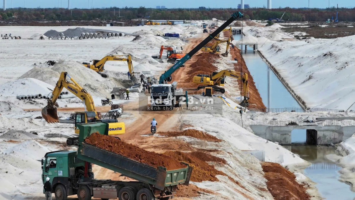 Bán đất mặt tiền đường nhựa 40m ngay cổng khu công nghiệp Capela