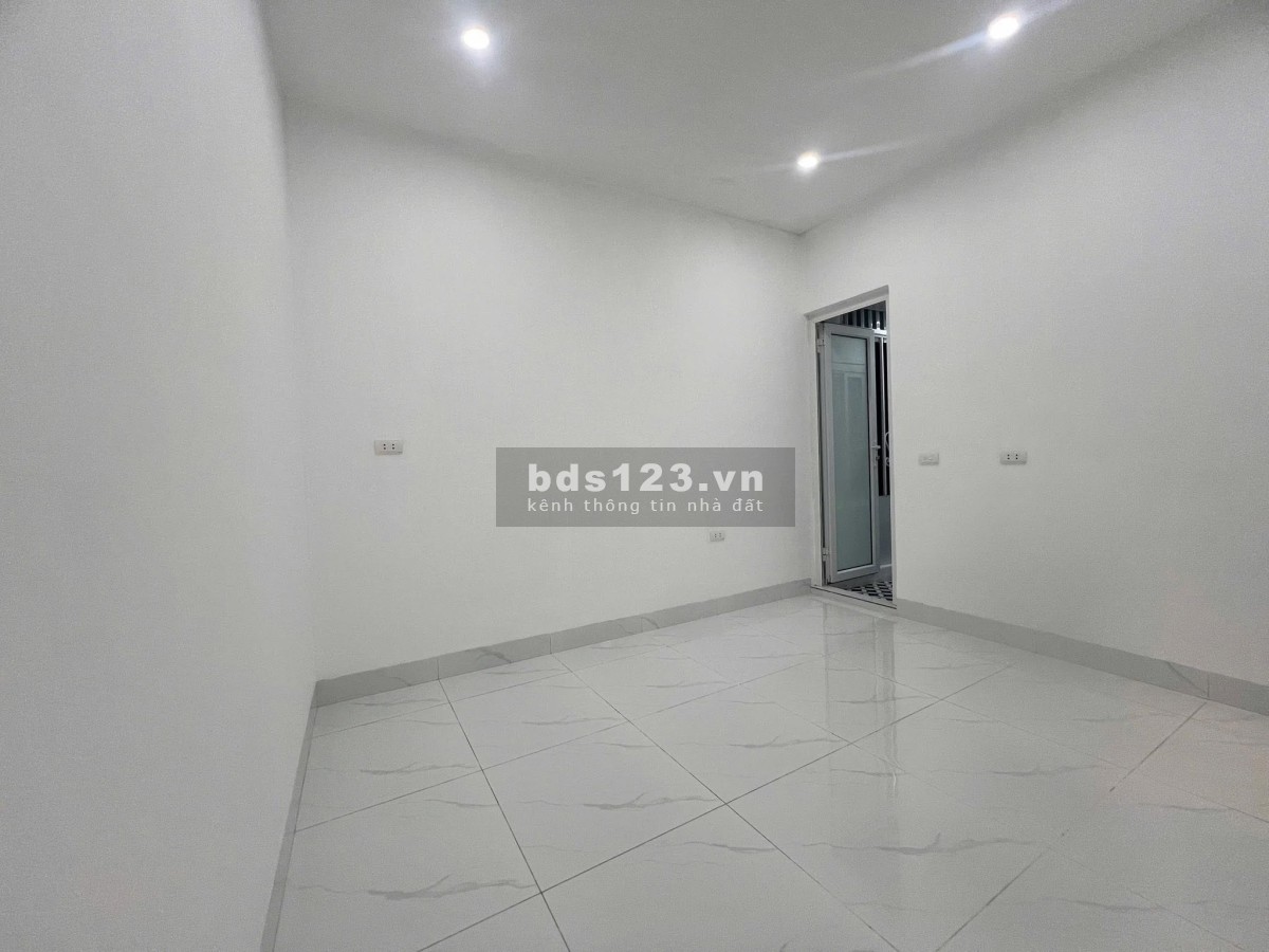 3.95 TỶ-16M2-4 TẦNG-20M Ô TÔ-MẠC THỊ BƯỞI-MINH KHAI-0985826871
