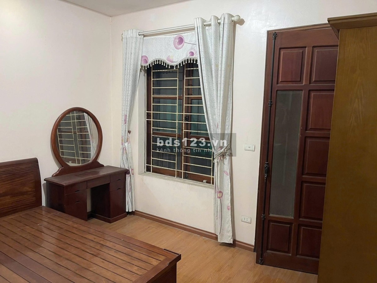 Cho thuê nhà phố Nguyễn Hữu Thọ 5 ngủ, 4 tầng, ô tô tránh