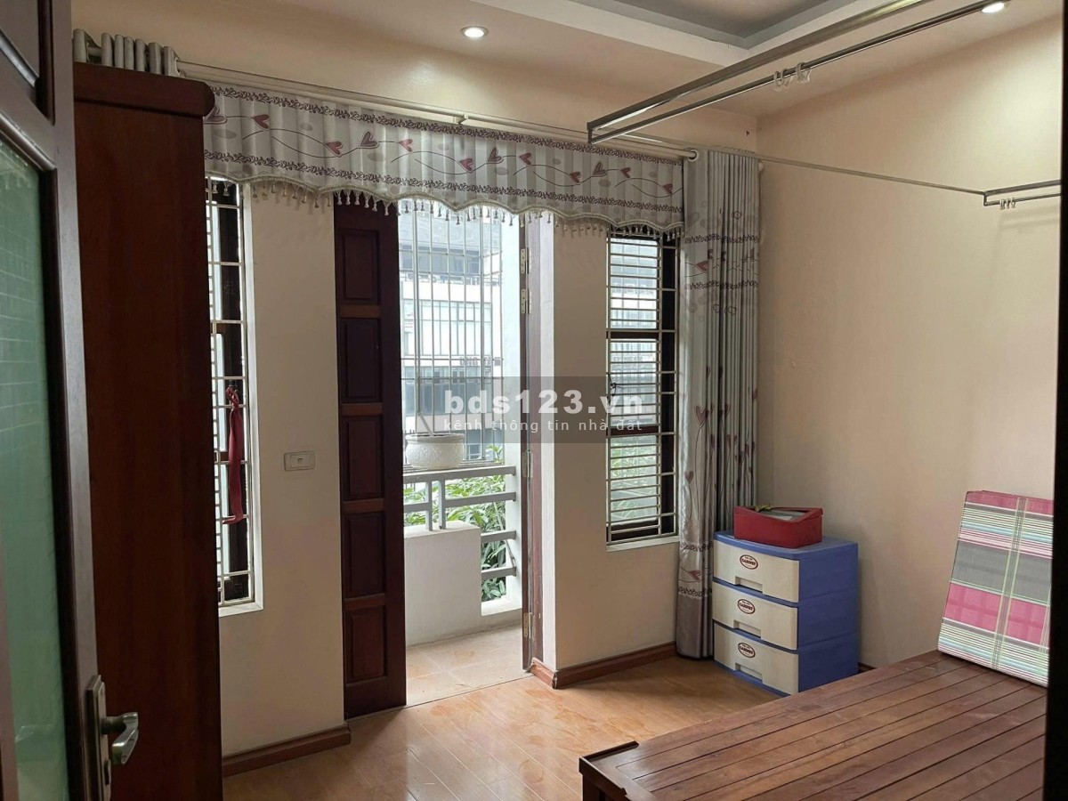 Cho thuê nhà phố Nguyễn Hữu Thọ 5 ngủ, 4 tầng, ô tô tránh