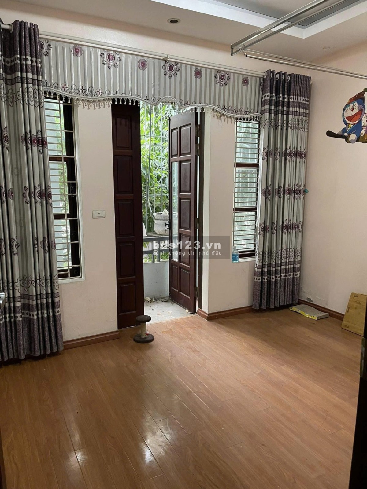 Cho thuê nhà phố Nguyễn Hữu Thọ 5 ngủ, 4 tầng, ô tô tránh