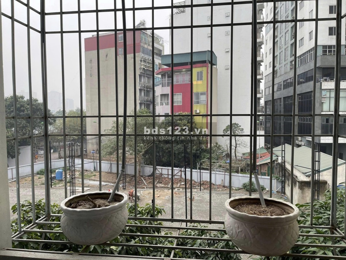 Cho thuê nhà phố Nguyễn Hữu Thọ 5 ngủ, 4 tầng, ô tô tránh