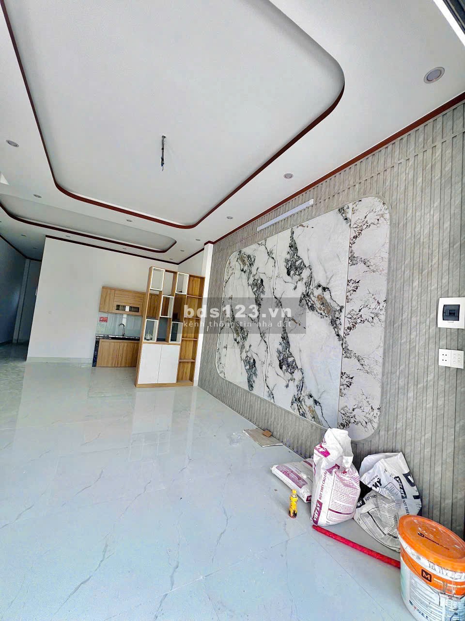GIÁ RẺ HẾT HỒN - NHÀ PHỐ 4 PHÒNG NGỦ, CÓ SÂN OTO NGAY TRUNG…