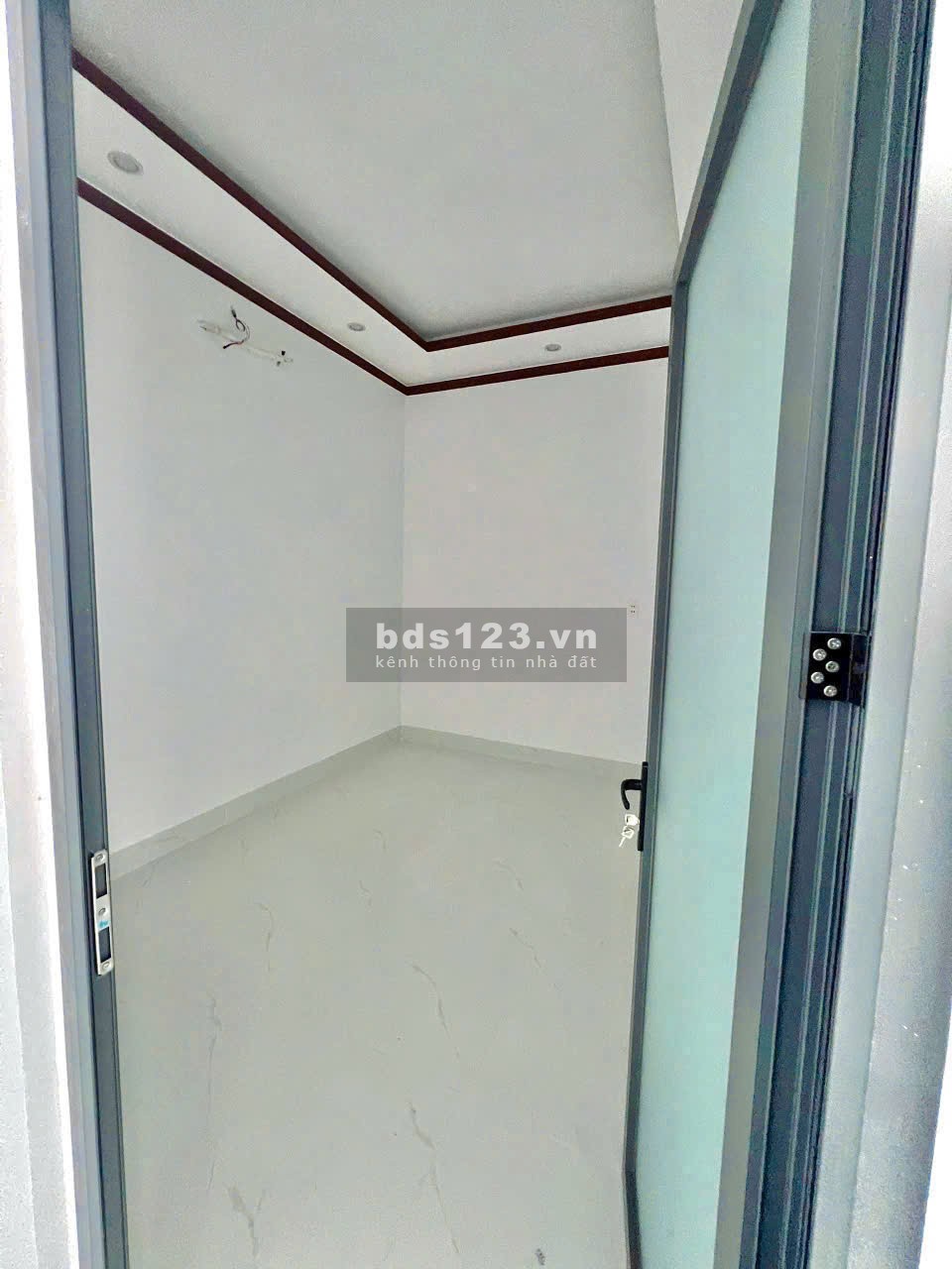 GIÁ RẺ HẾT HỒN - NHÀ PHỐ 4 PHÒNG NGỦ, CÓ SÂN OTO NGAY TRUNG…