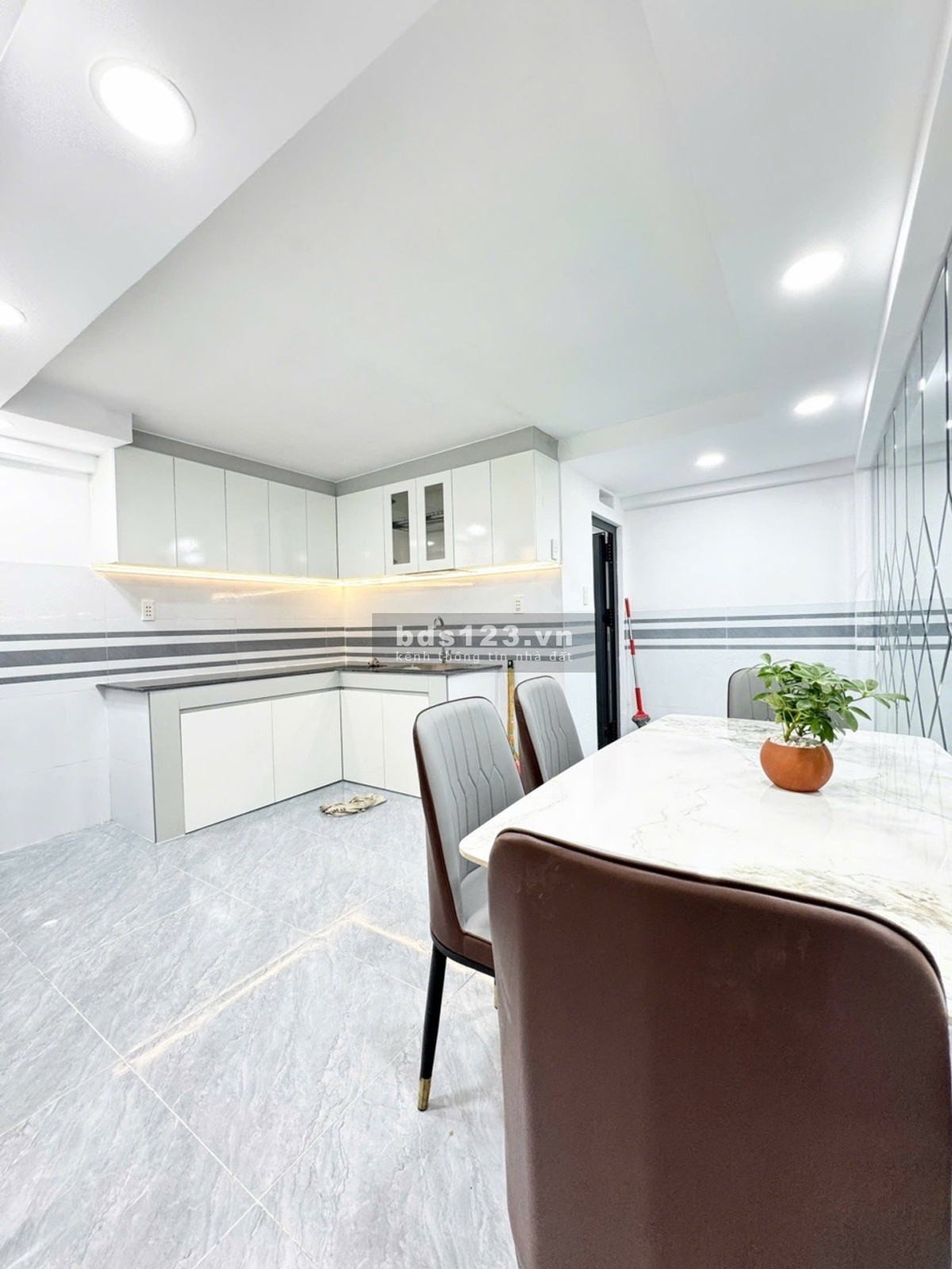 NHÀ 3 TẦNG - 50m2- SỔ ĐẸP HOÀN CÔNG ĐỦ - GIÁ CHỈ NHỈNH 5 TỶ.