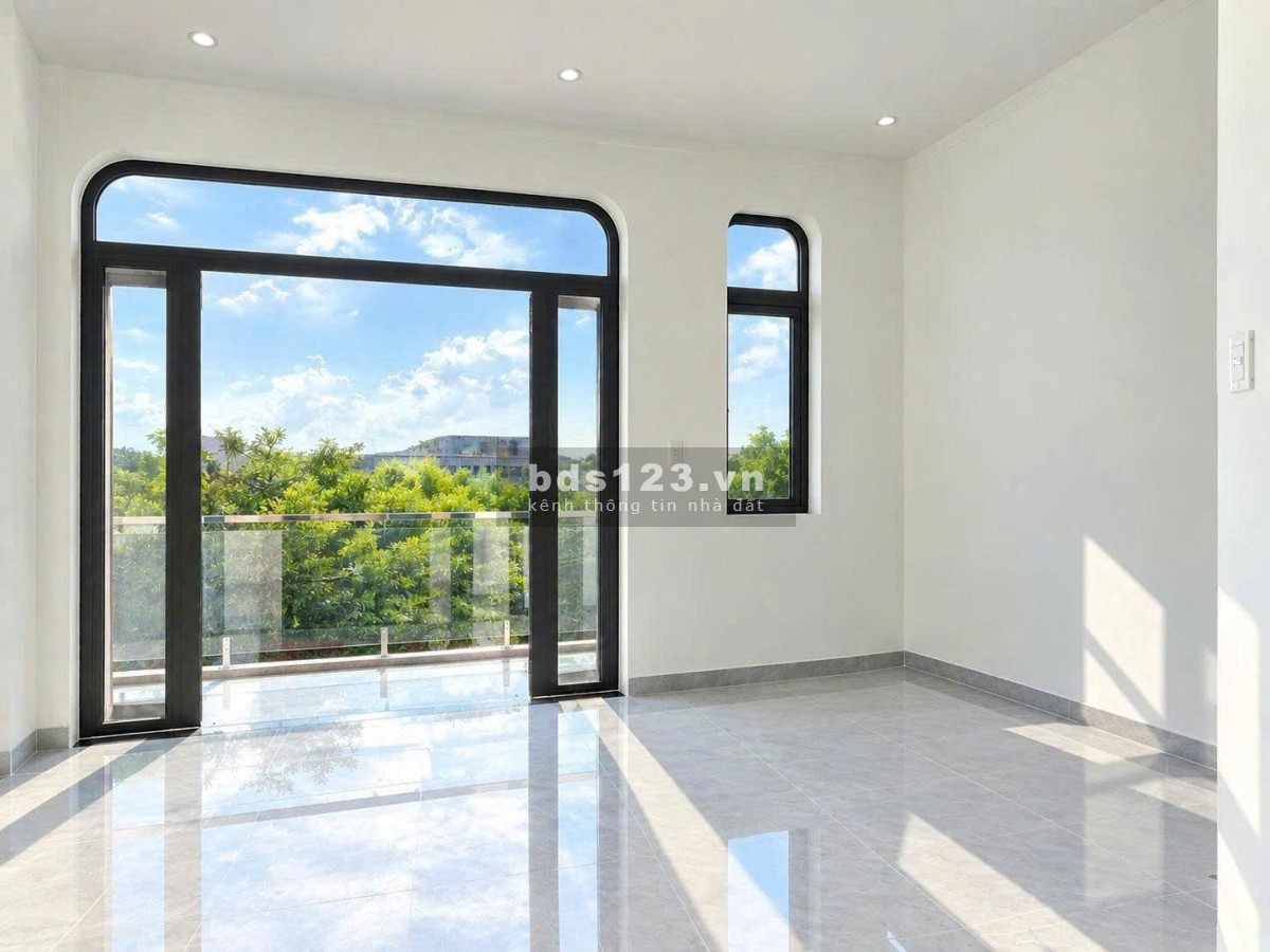 Nhà lầu 90m2, 3 phòng ngủ, 2wc ngay Ngã Ba Bình Ý