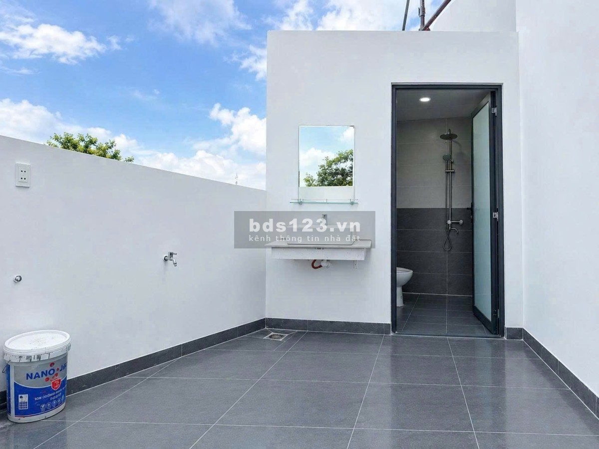 Nhà lầu 90m2, 3 phòng ngủ, 2wc ngay Ngã Ba Bình Ý