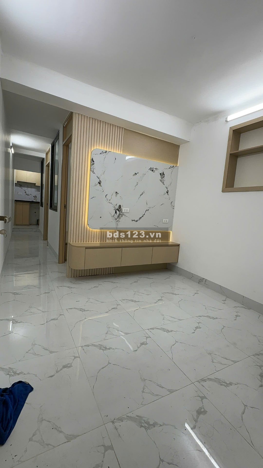 Cho thuê căn hộ tâp thể 2 phòng ngủ gí 7tr5 phố Bùi Ngọc Dương