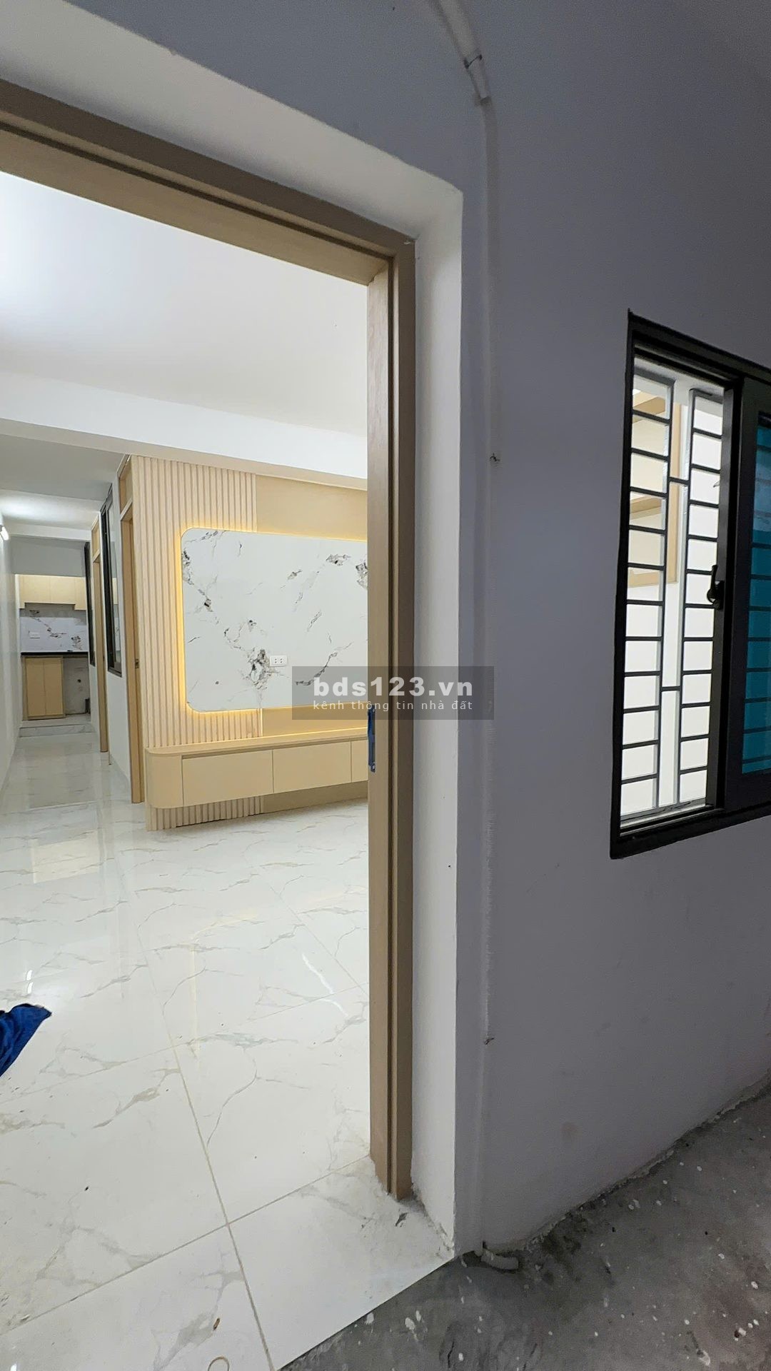 Cho thuê căn hộ tâp thể 2 phòng ngủ gí 7tr5 phố Bùi Ngọc Dương