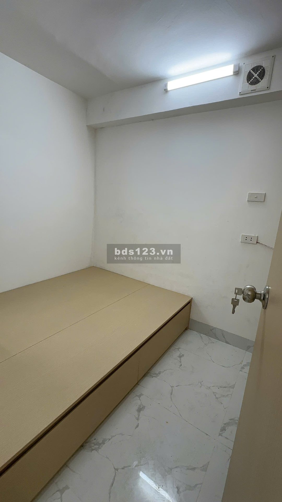 Cho thuê căn hộ tâp thể 2 phòng ngủ gí 7tr5 phố Bùi Ngọc Dương