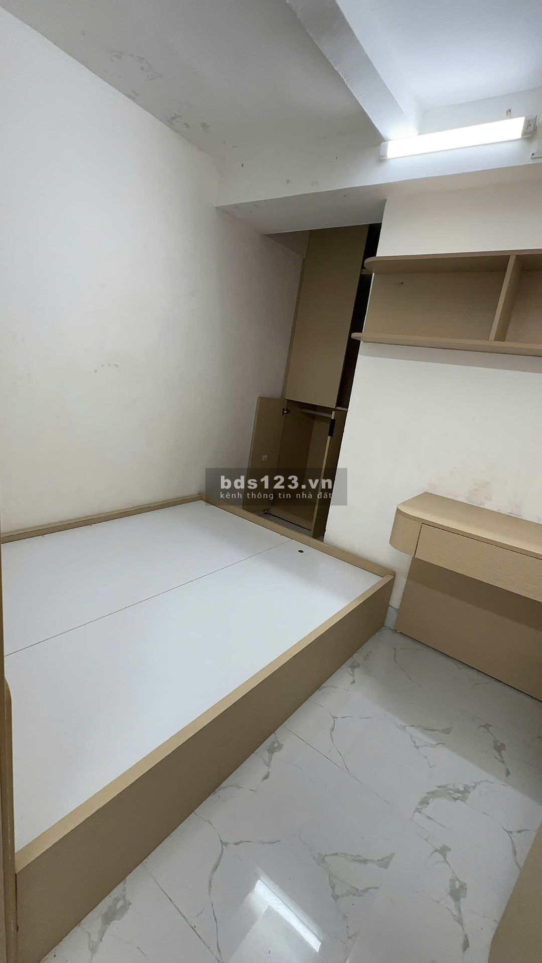 Cho thuê căn hộ tâp thể 2 phòng ngủ gí 7tr5 phố Bùi Ngọc Dương
