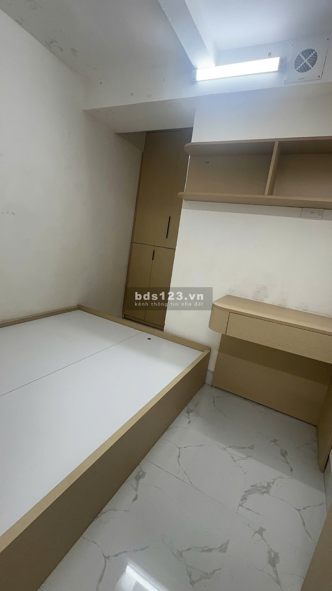 Cho thuê căn hộ tâp thể 2 phòng ngủ gí 7tr5 phố Bùi Ngọc Dương