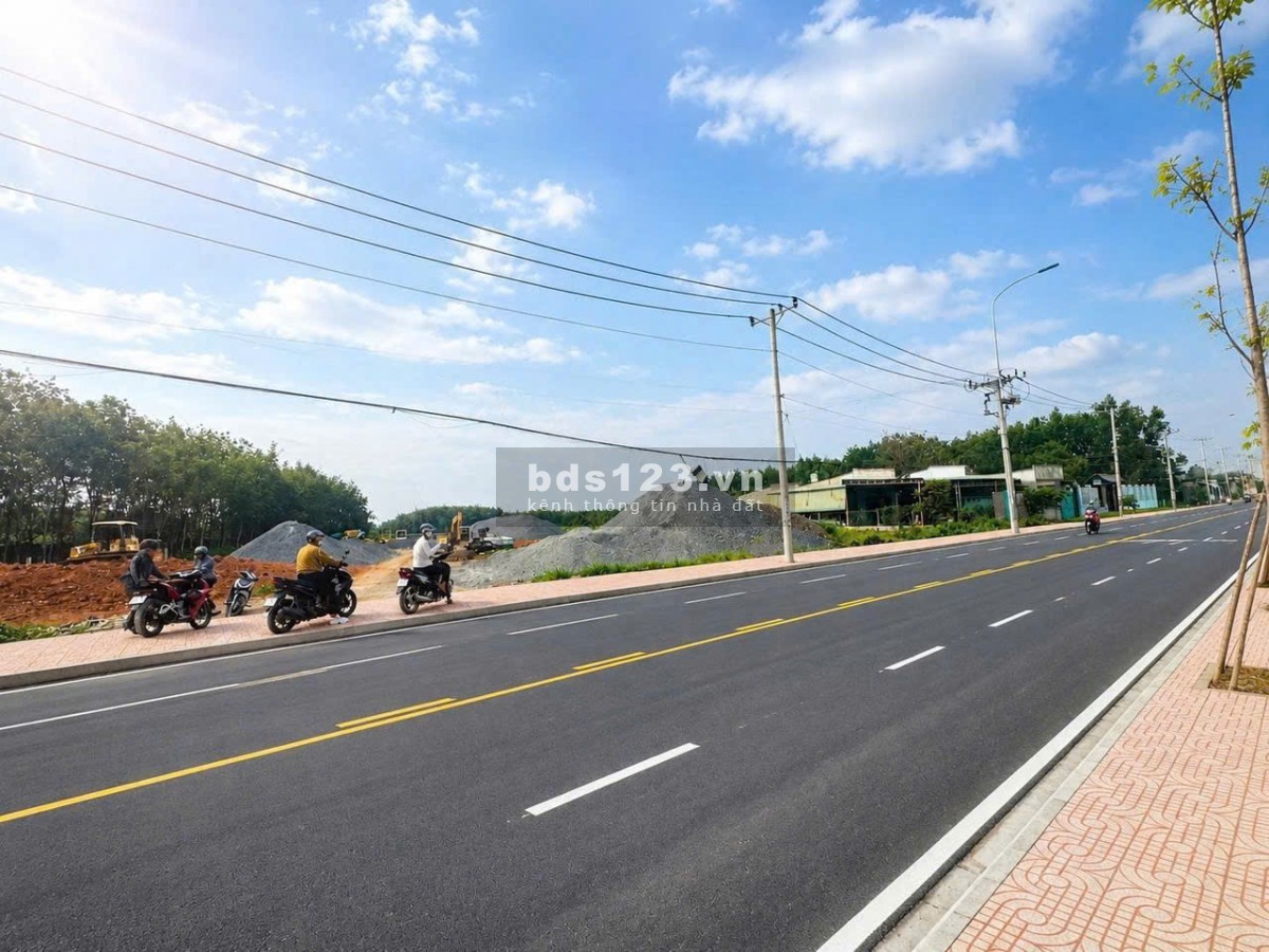 Cần bán 3 lô đất thổ cư, mặt tiền Hương Lộ 15, SHR, giá…