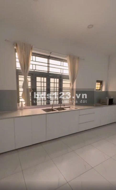Bán Nhà HXH Bạch Đằng - Sát Sân Bay - 70m² - 3 Tầng - Giá 14.X Tỷ