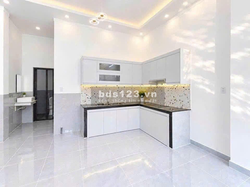 Nhà lầu mới gần Cổng 11 88m2 sổ riêng, full thổ cư