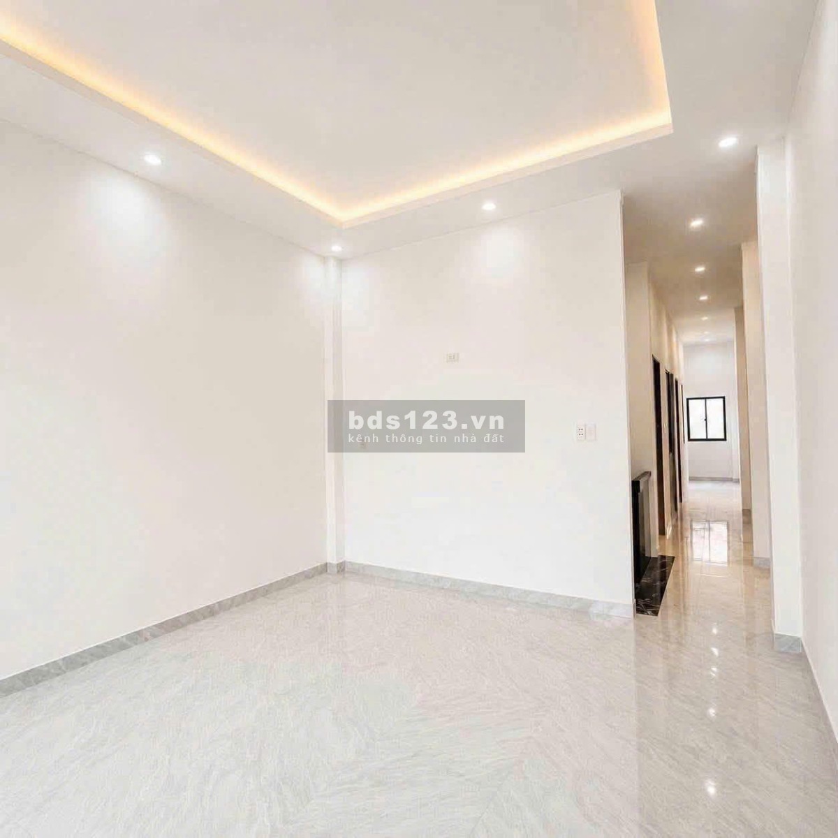 Nhà lầu mới gần Cổng 11 88m2 sổ riêng, full thổ cư