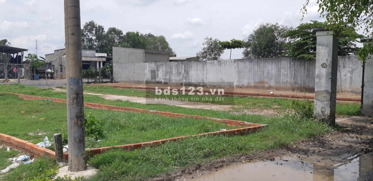 Bán đất full thổ 143,7 m2 gần đường ĐT 824, Đức Hoà Đông, Long An.