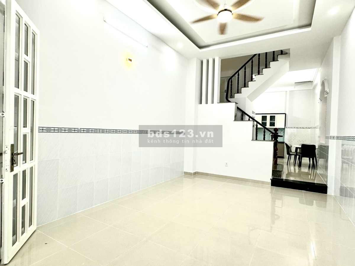 Chính chủ bán nhà mới, sổ hồng riêng, oto đậu trước nhà,…