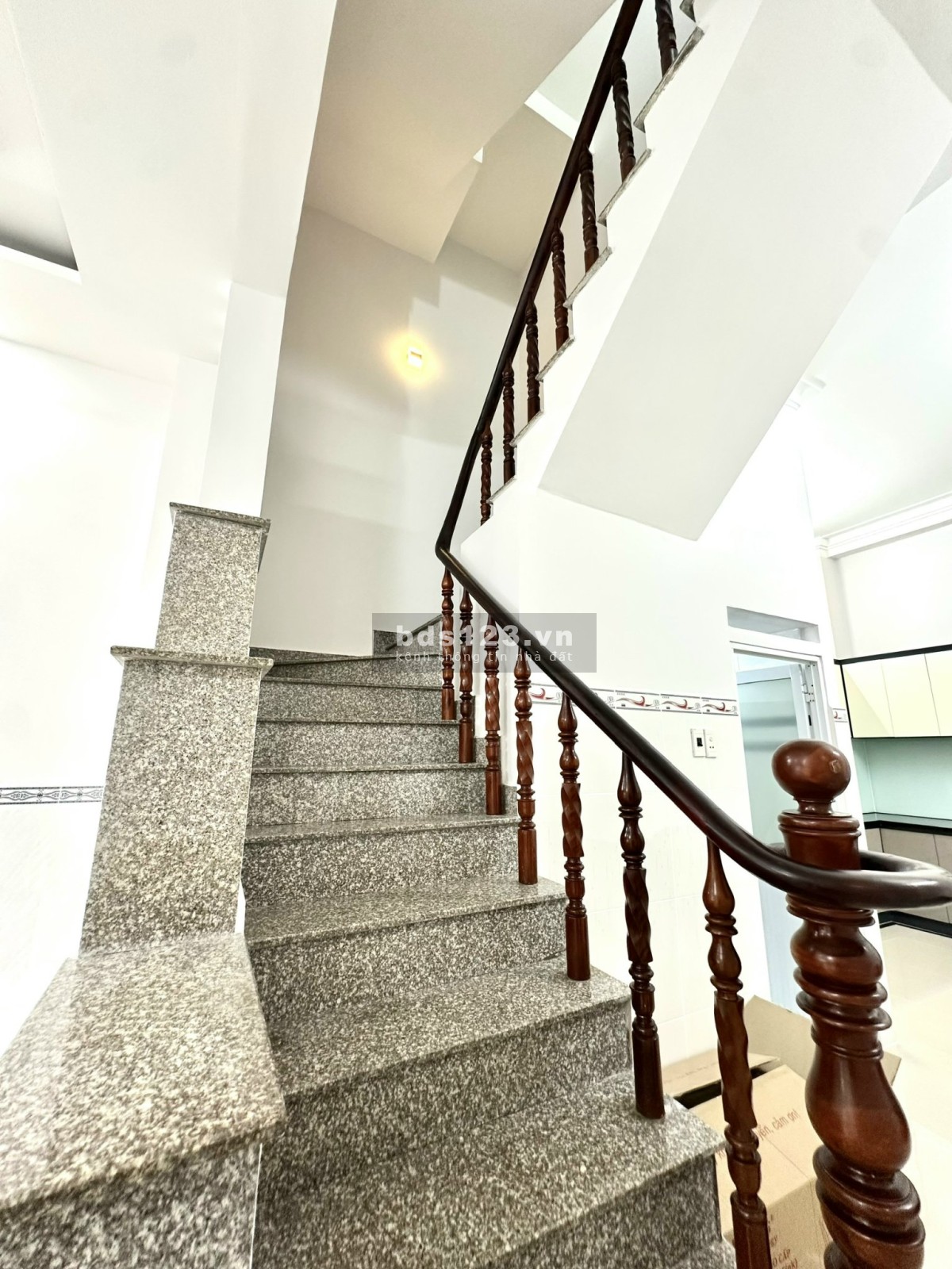 Chính chủ bán nhà mới, sổ hồng riêng, oto đậu trước nhà,…