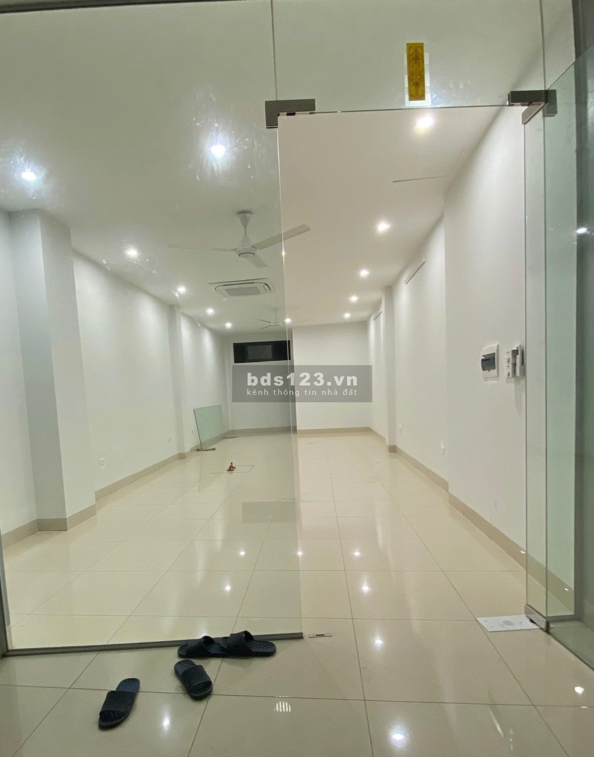 Chính chủ cho thuê Văn phòng công ty tầng 1