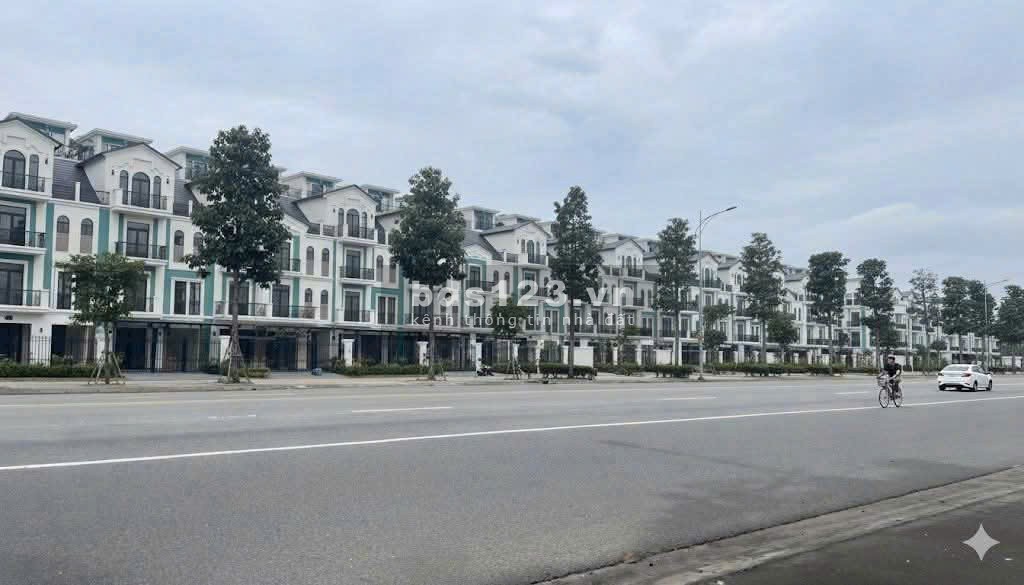 Bán nhà phố 1 trệt 2 lầu hoàn thiện cơ bản giá chỉ từ 4,3 tỷ/căn. Vị trí đắc địa