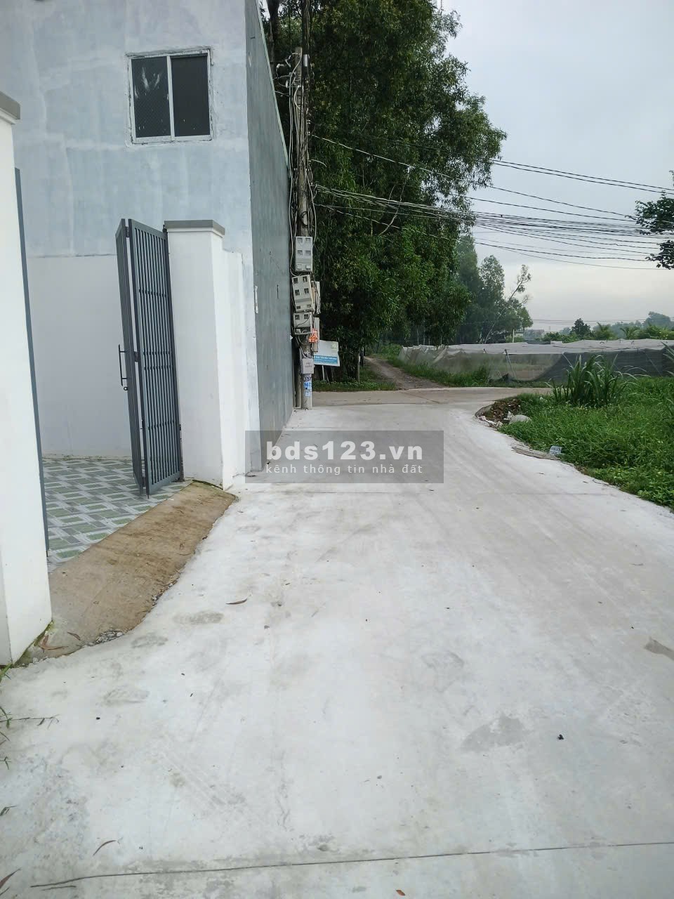 CHỈ: 2 tỷ 070 có nhà 1 trệt 1 lầu 83m2, sổ hồng riêng hoàn công cầm tay tại mỹ hạnh nam