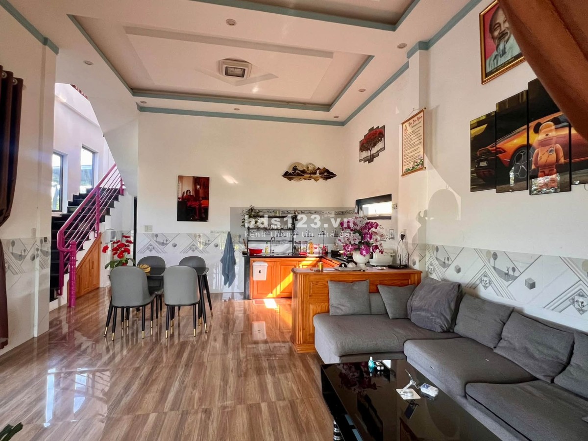 Cần Bán Nhà Giáp Hồ Đông Thanh 182m², Có Sân Vườn, 2 Phòng Ngủ