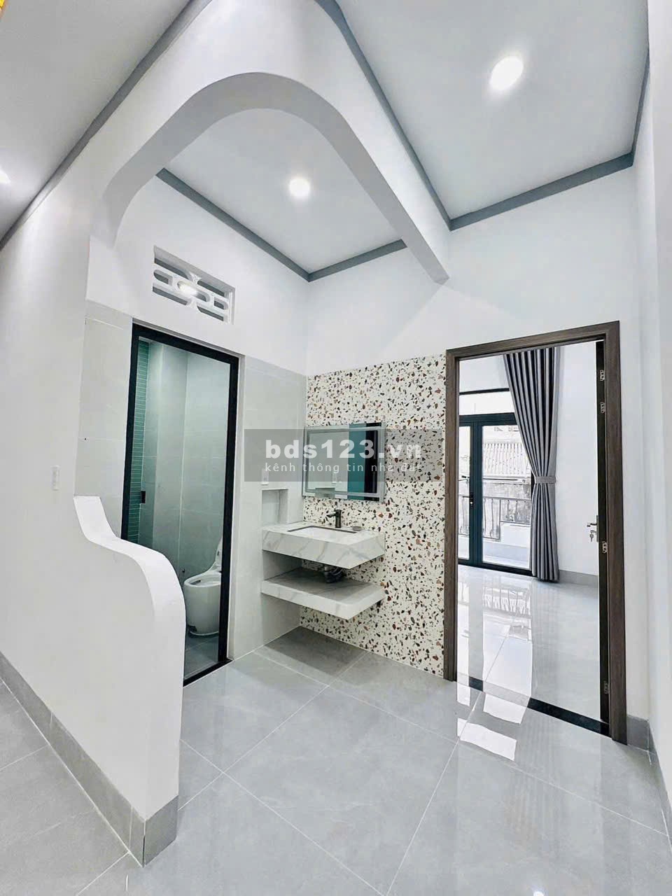 NHÀ LẦU MẶT TIỀN SỔ RIÊNG VỪA Ở VỪA KINH DOANH