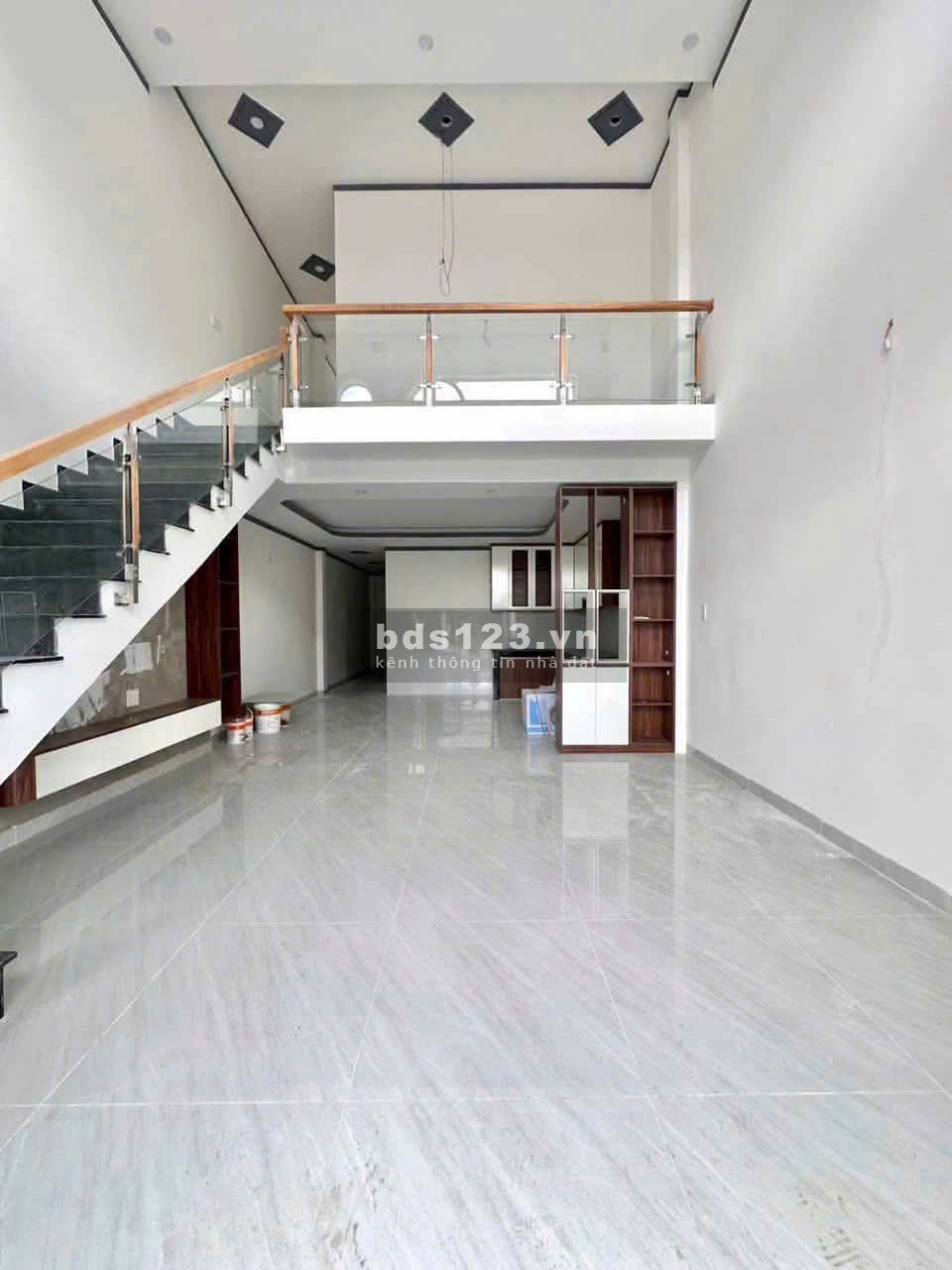 EM MỚI CÓ THÊM 3 CĂN NHÀ GÁC LỬNG TẠI LONG CHIẾN, GẦN CHỢ…